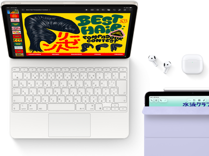 Magic Keyboardに取りつけられたスターライトのiPad Air。画面にはカラフルなグラフィックスが表示されている。そばにはAirPods ProとApple Pencil Proがある