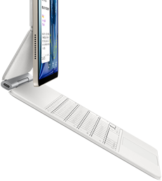 スターライトのiPad Air、ホワイトのMagic Keyboardに取りつけられている。側面の外観