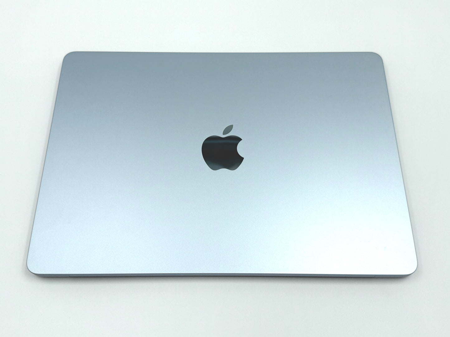 【リユースデバイス：ランクB】13インチMacBook Air: 10コアCPUと8コアGPUを搭載したApple M4チップ - スカイブルー