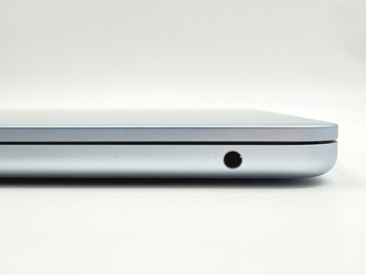 【リユースデバイス：ランクB】13インチMacBook Air: 10コアCPUと8コアGPUを搭載したApple M4チップ - スカイブルー