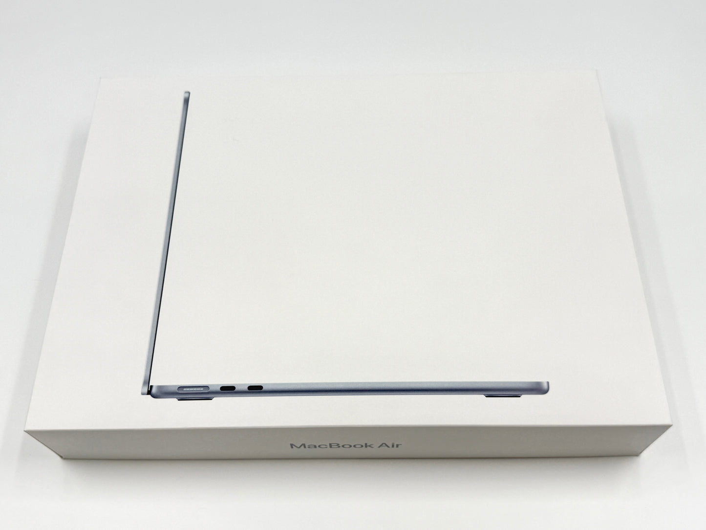 【リユースデバイス：ランクB】13インチMacBook Air: 10コアCPUと8コアGPUを搭載したApple M4チップ - スカイブルー