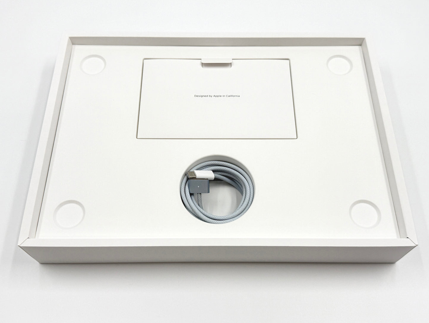 【リユースデバイス：ランクB】13インチMacBook Air: 10コアCPUと8コアGPUを搭載したApple M4チップ - スカイブルー