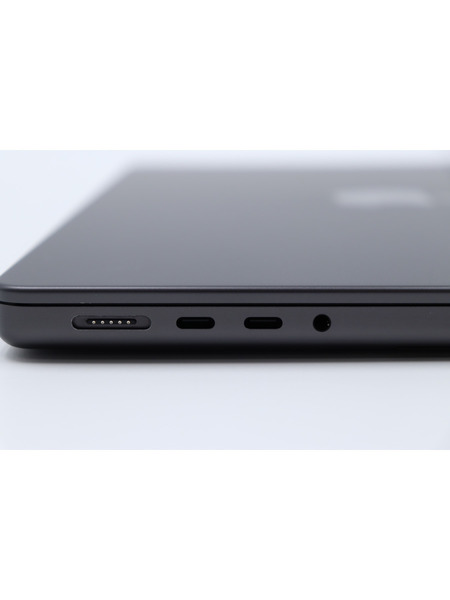 【リユースデバイス】MacBook Pro 14インチ M4チップ 詳細画像 スペースブラック 7